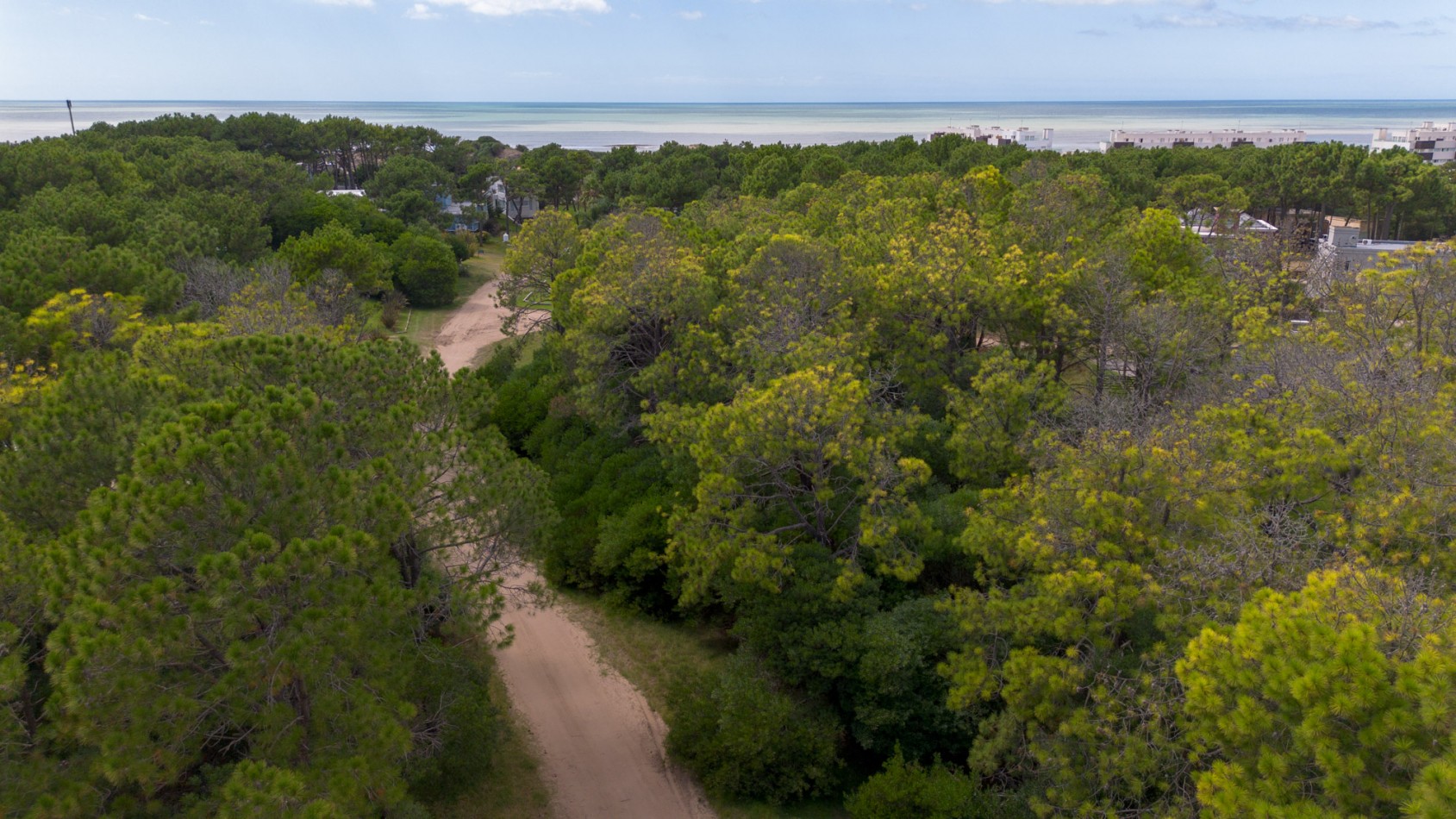 LOTE EN VENTA EN PINAMAR NORTE - ENTORNO RESIDENCIAL Y ZONA TRANQUILA