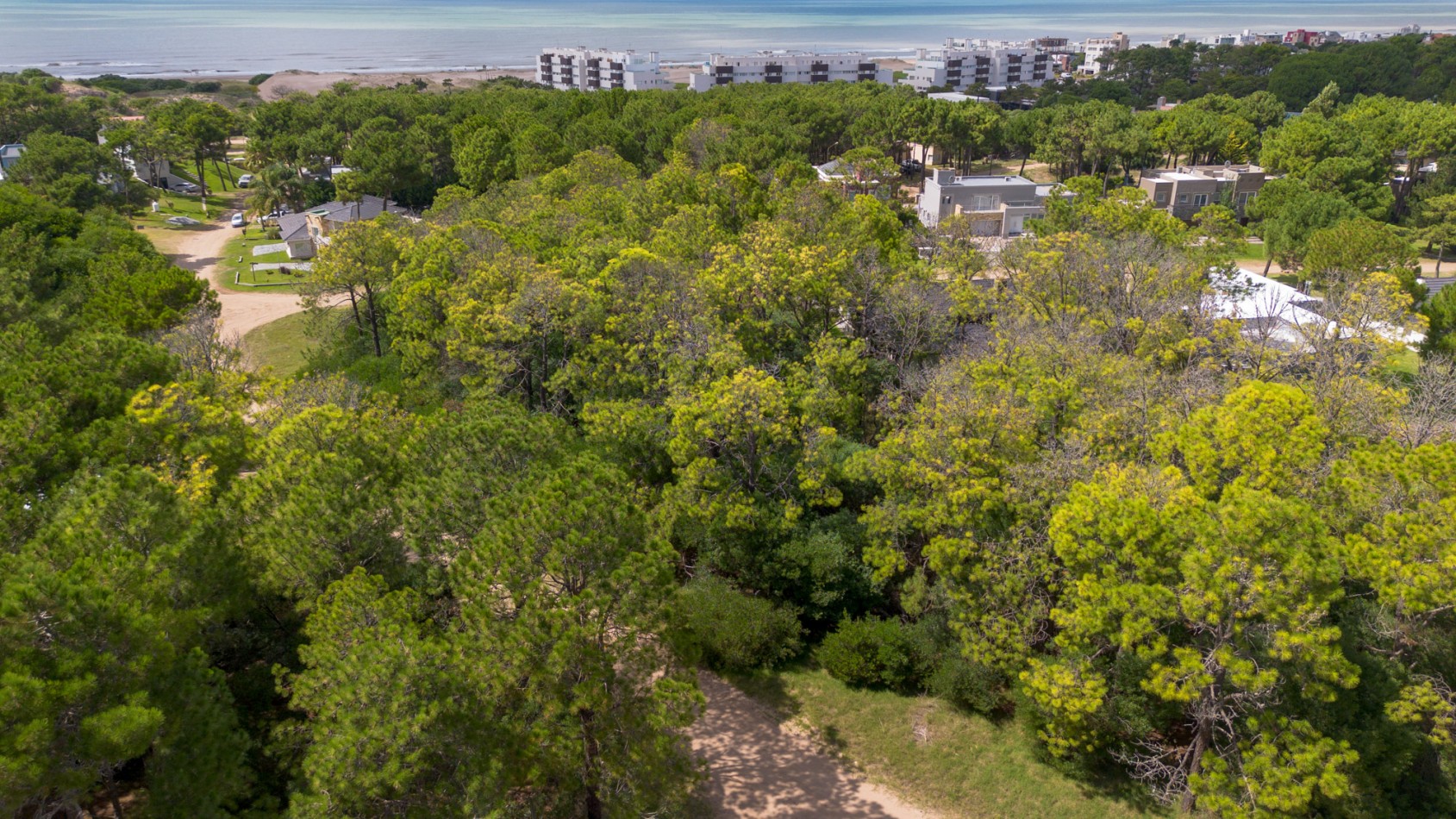 LOTE EN VENTA EN PINAMAR NORTE - ENTORNO RESIDENCIAL Y ZONA TRANQUILA