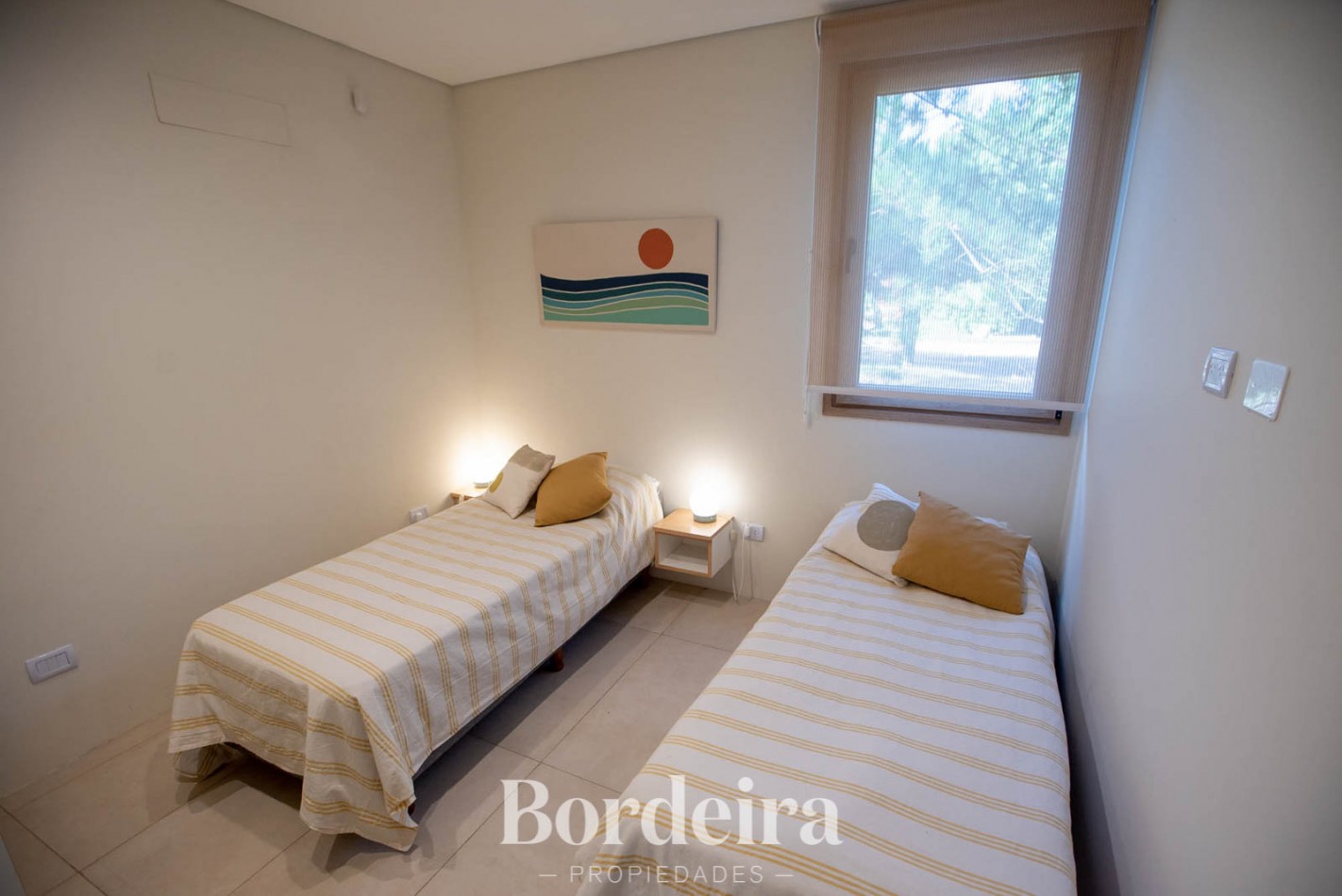 CASA EN VENTA EN PINAMAR ALAMOS - 4 AMBIENTES CON JARDIN, DECK Y EXCELENTE EQUIPAMIENTO