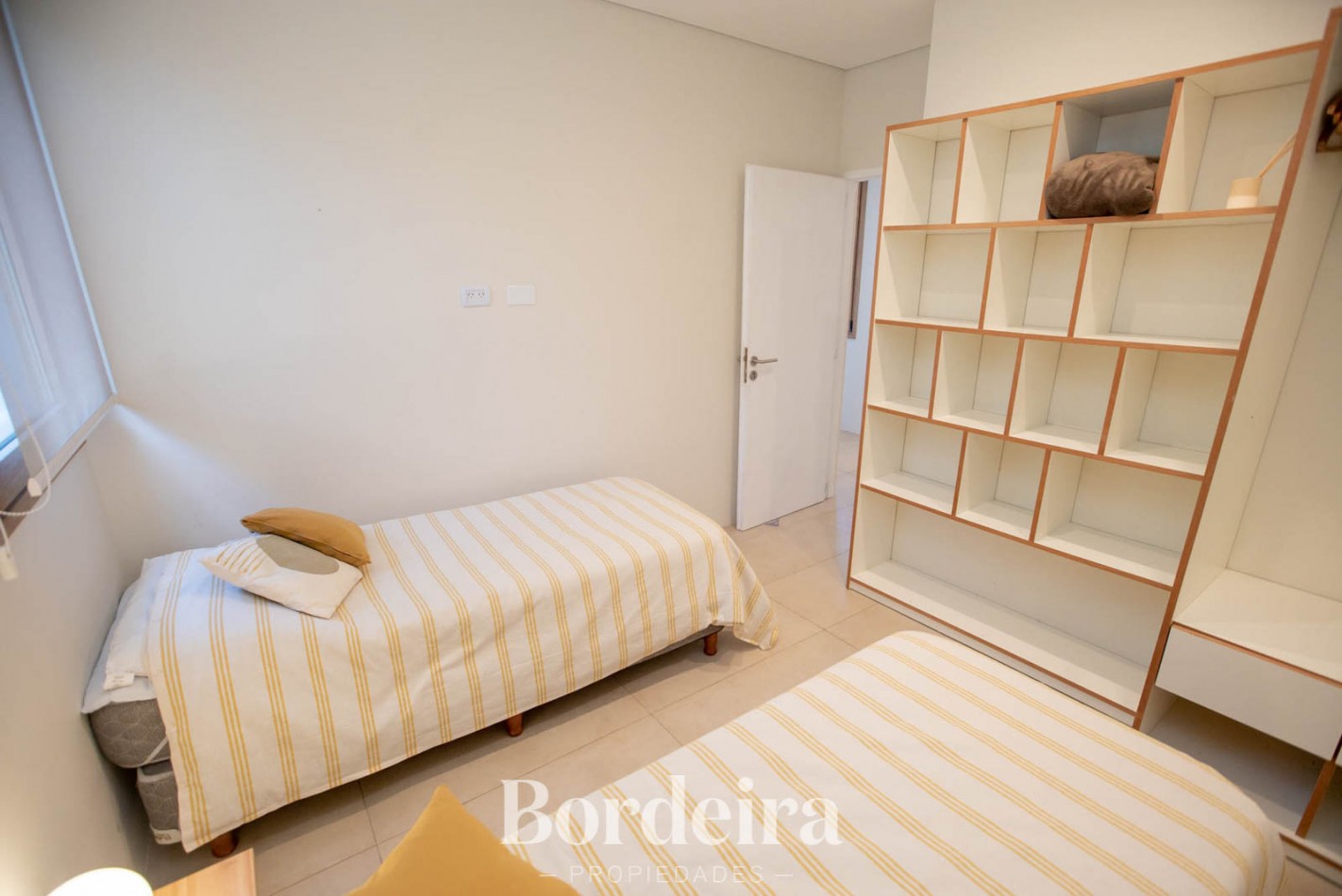 CASA EN VENTA EN PINAMAR ALAMOS - 4 AMBIENTES CON JARDIN, DECK Y EXCELENTE EQUIPAMIENTO