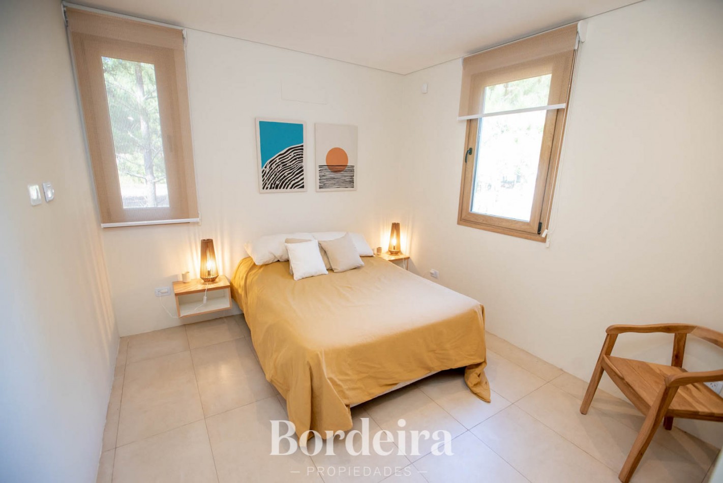 CASA EN VENTA EN PINAMAR ALAMOS - 4 AMBIENTES CON JARDIN, DECK Y EXCELENTE EQUIPAMIENTO