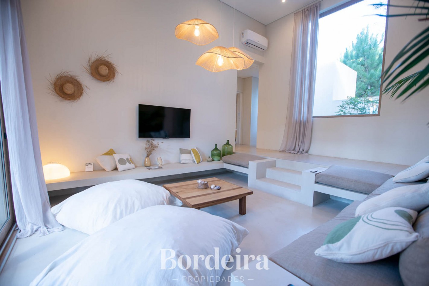 CASA EN VENTA EN PINAMAR ALAMOS - 4 AMBIENTES CON JARDIN, DECK Y EXCELENTE EQUIPAMIENTO