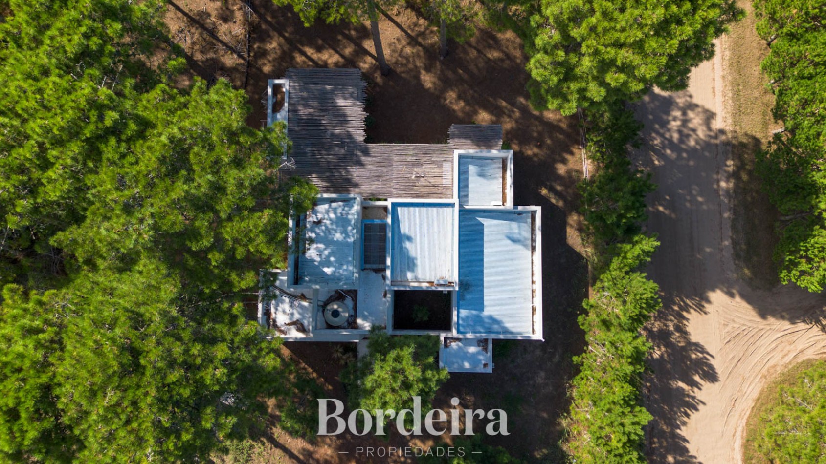 CASA EN VENTA EN PINAMAR ALAMOS - 4 AMBIENTES CON JARDIN, DECK Y EXCELENTE EQUIPAMIENTO