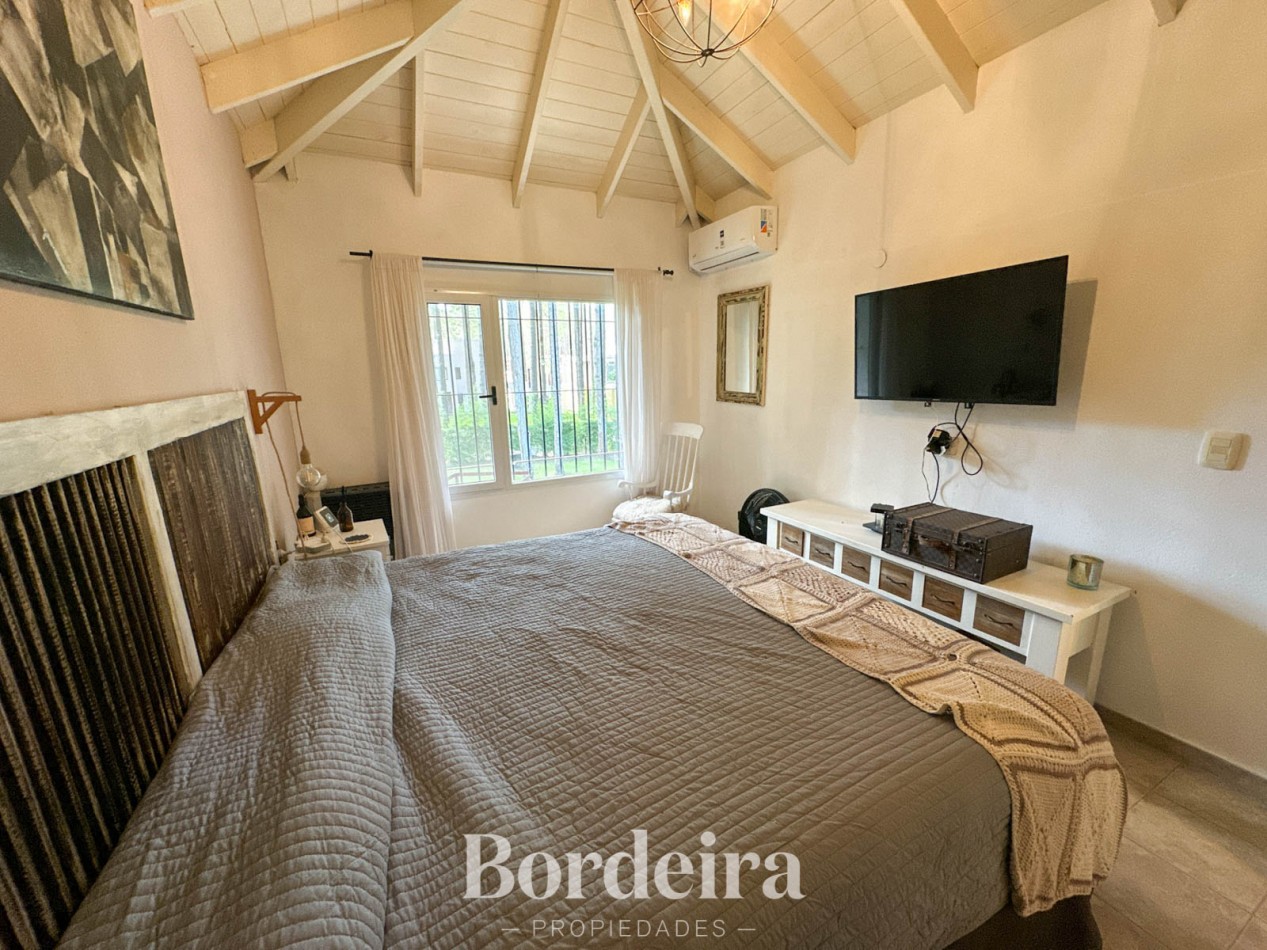 CASA EN VENTA EN PINAMAR NORTE - 5 AMBIENTES CON JARDIN, PLAYROOM Y SUITES