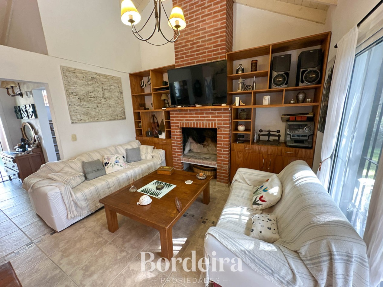 CASA EN VENTA EN PINAMAR NORTE - 5 AMBIENTES CON JARDIN, PLAYROOM Y SUITES