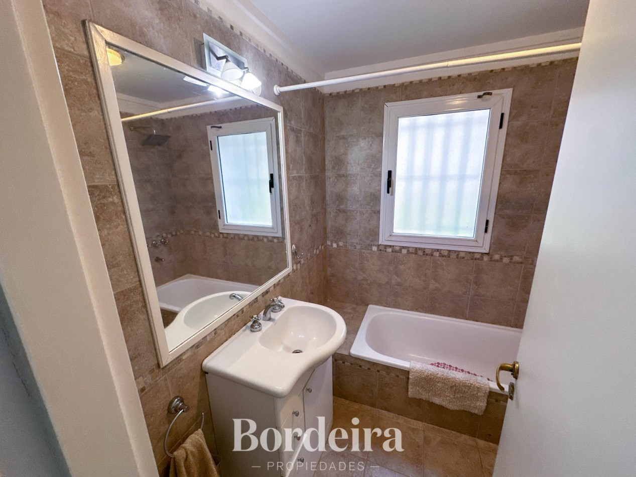 CASA EN VENTA EN PINAMAR NORTE - 5 AMBIENTES CON JARDIN, PLAYROOM Y SUITES