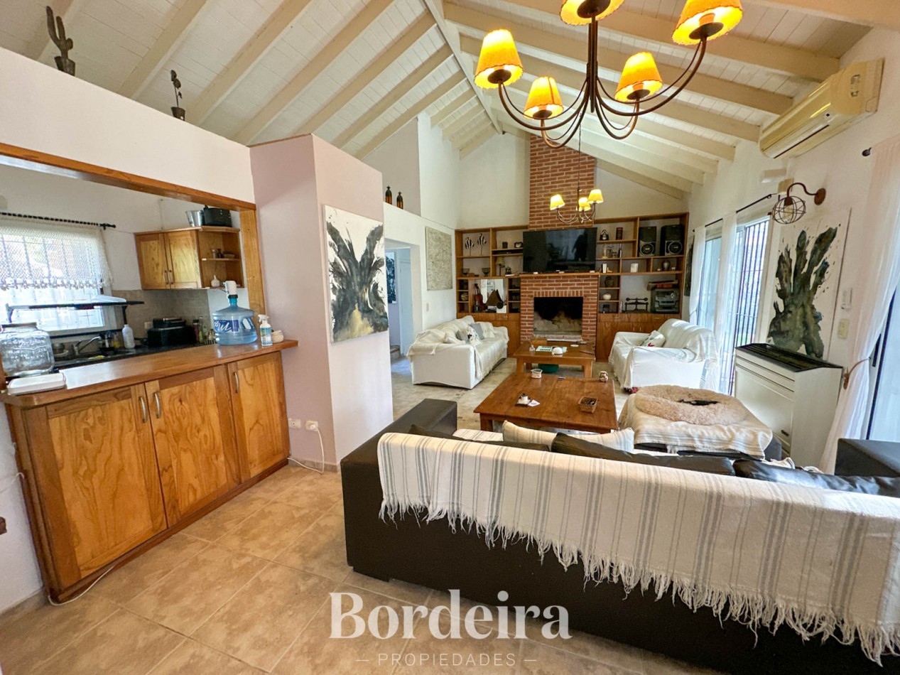 CASA EN VENTA EN PINAMAR NORTE - 5 AMBIENTES CON JARDIN, PLAYROOM Y SUITES