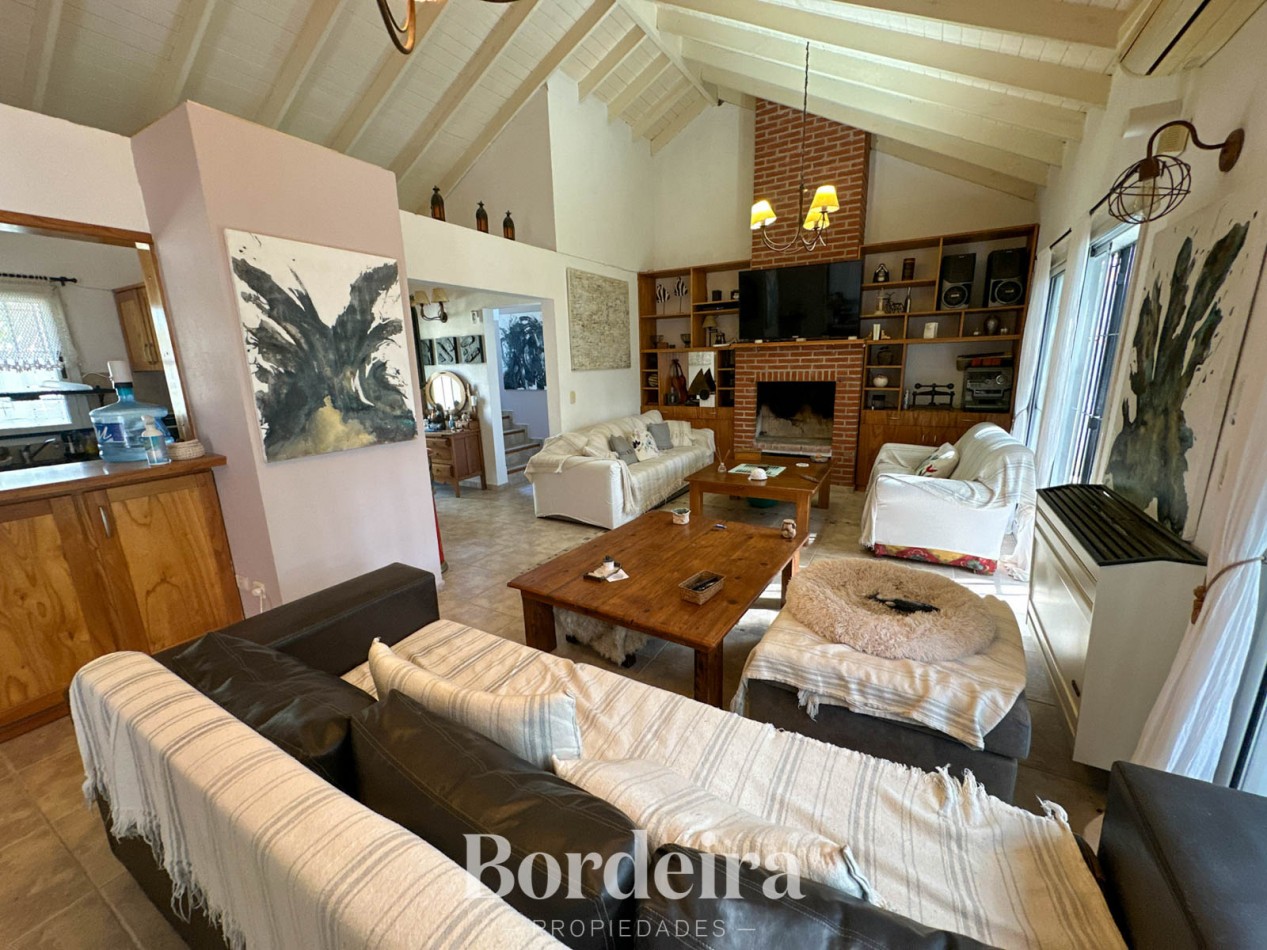 CASA EN VENTA EN PINAMAR NORTE - 5 AMBIENTES CON JARDIN, PLAYROOM Y SUITES