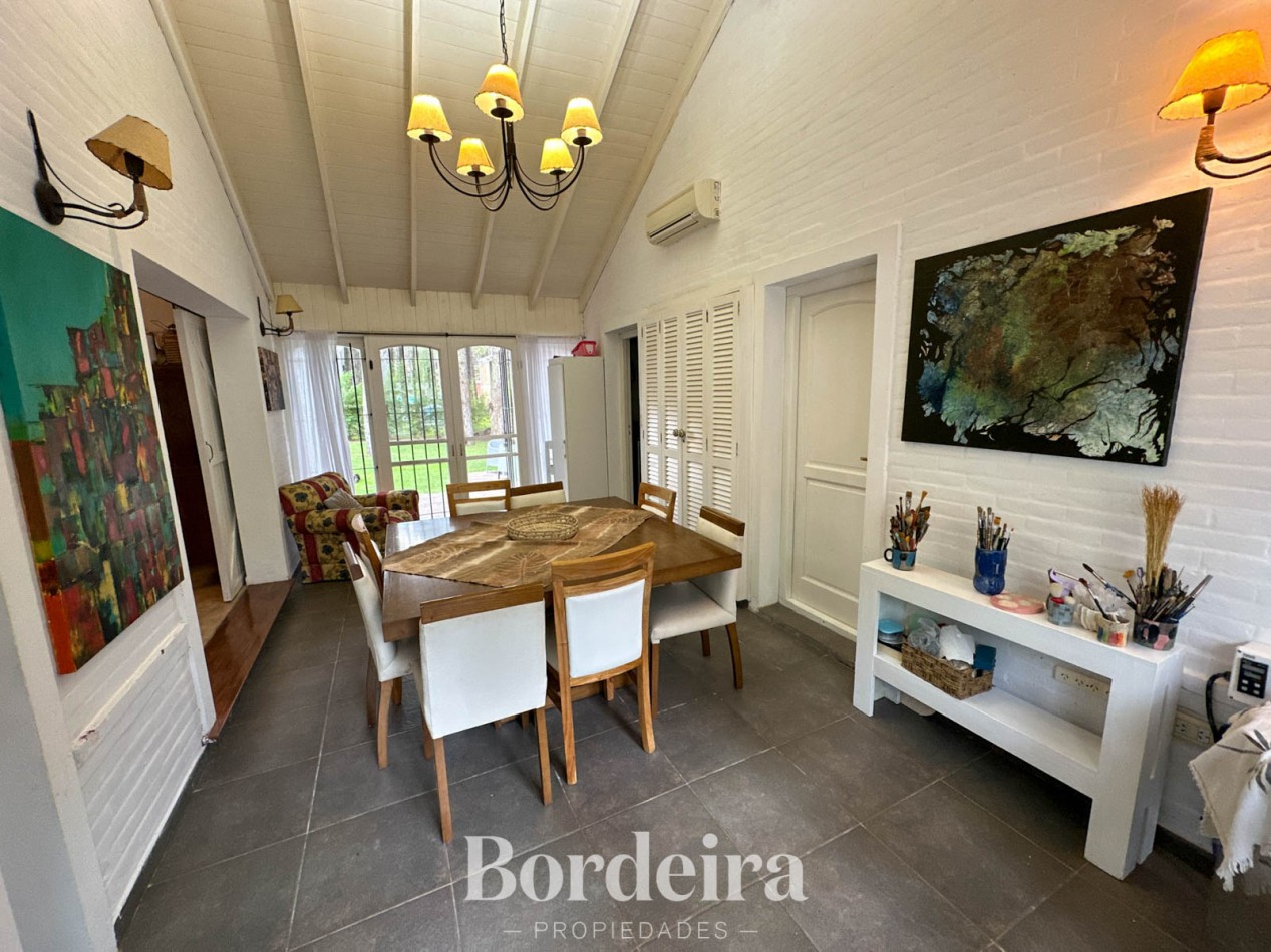 CASA EN VENTA EN PINAMAR NORTE - 5 AMBIENTES CON JARDIN, PLAYROOM Y SUITES