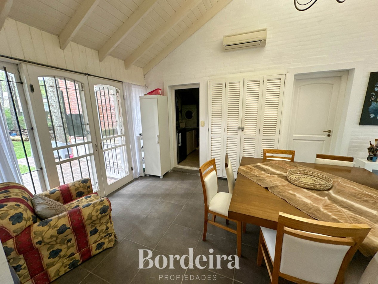 CASA EN VENTA EN PINAMAR NORTE - 5 AMBIENTES CON JARDIN, PLAYROOM Y SUITES