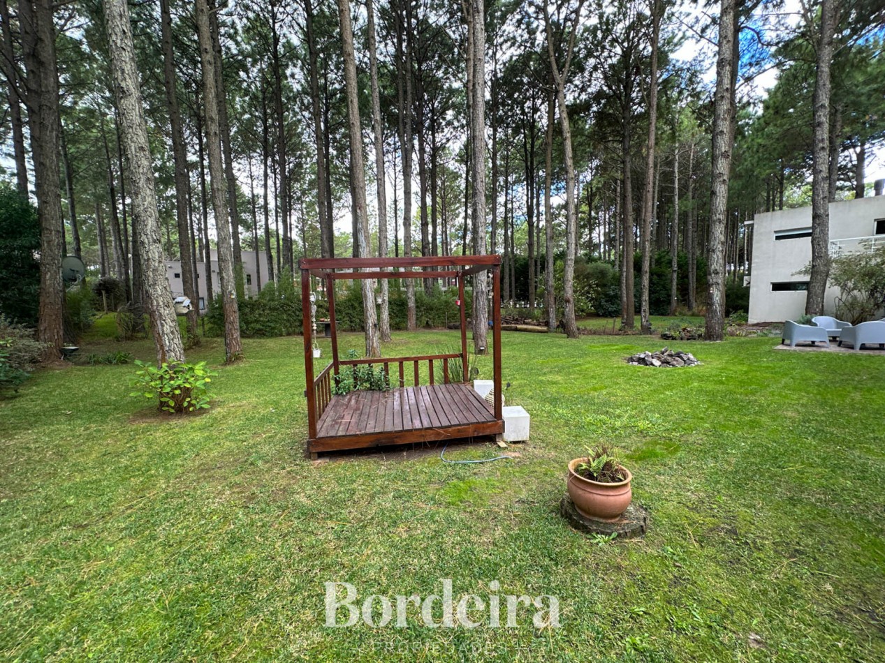 CASA EN VENTA EN PINAMAR NORTE - 5 AMBIENTES CON JARDIN, PLAYROOM Y SUITES