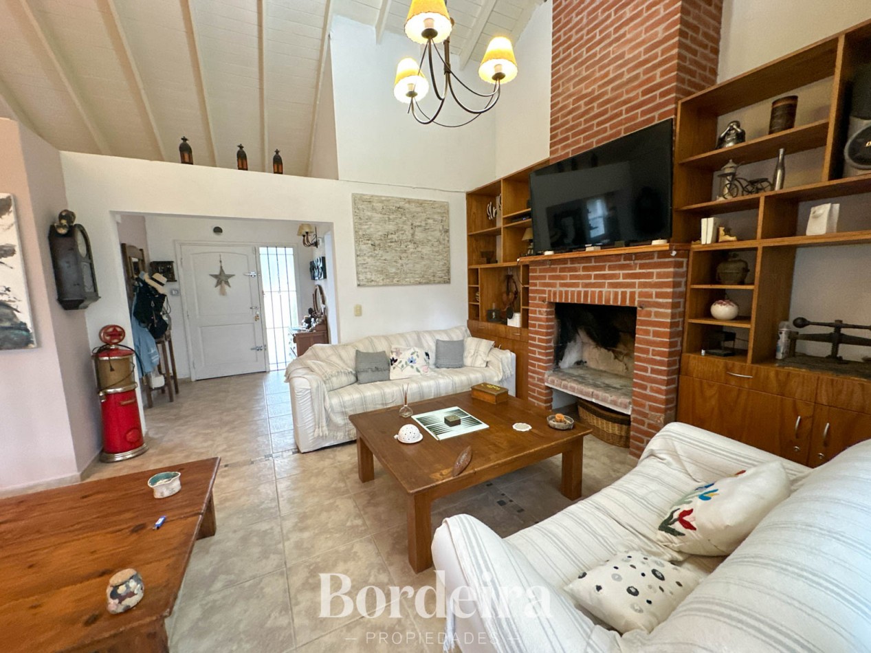 CASA EN VENTA EN PINAMAR NORTE - 5 AMBIENTES CON JARDIN, PLAYROOM Y SUITES