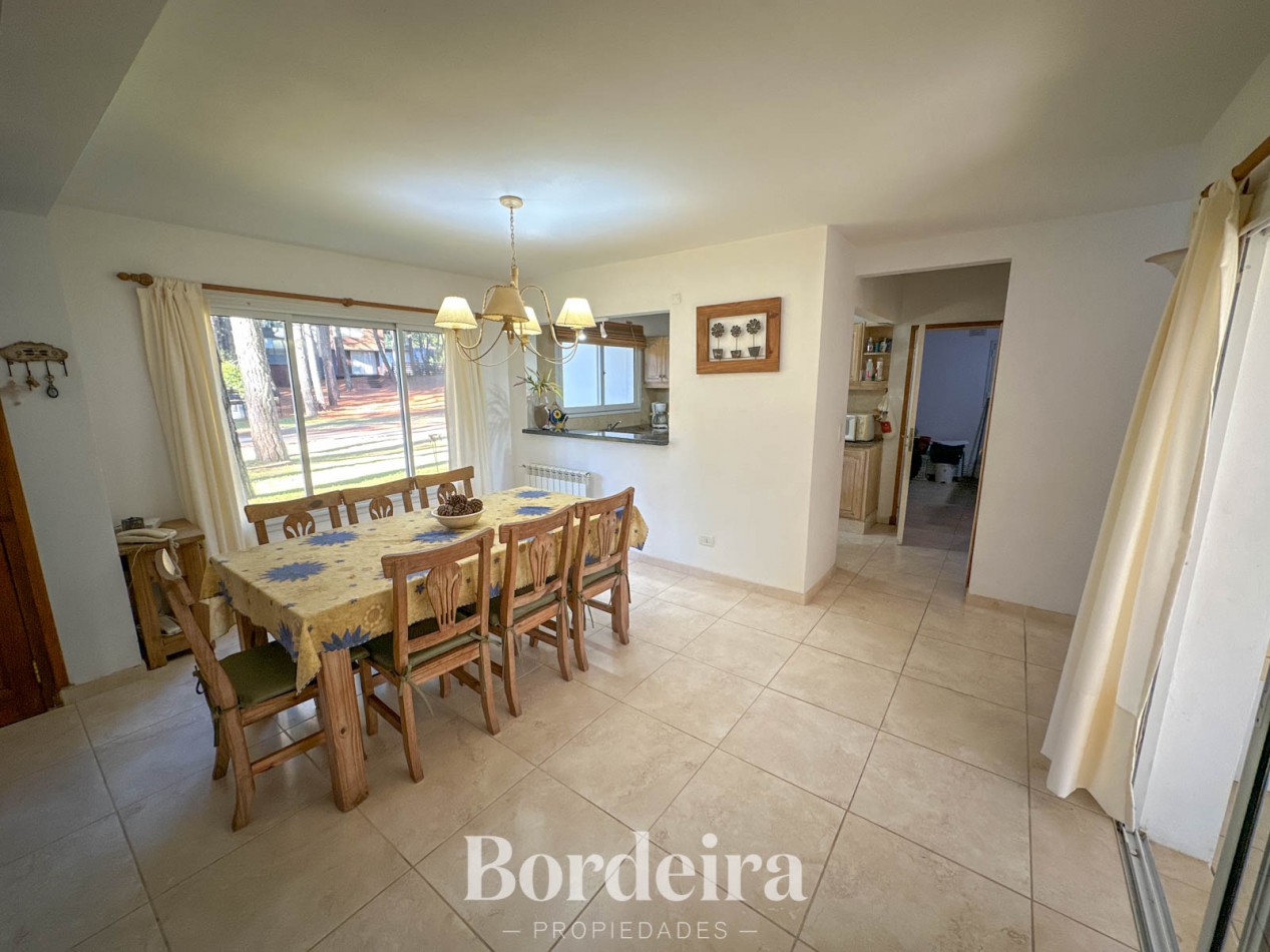 CASA EN VENTA EN PINAMAR NORTE - 3 AMBIENTES CON JARDIN, IDEAL VIVIENDA PERMANENTE