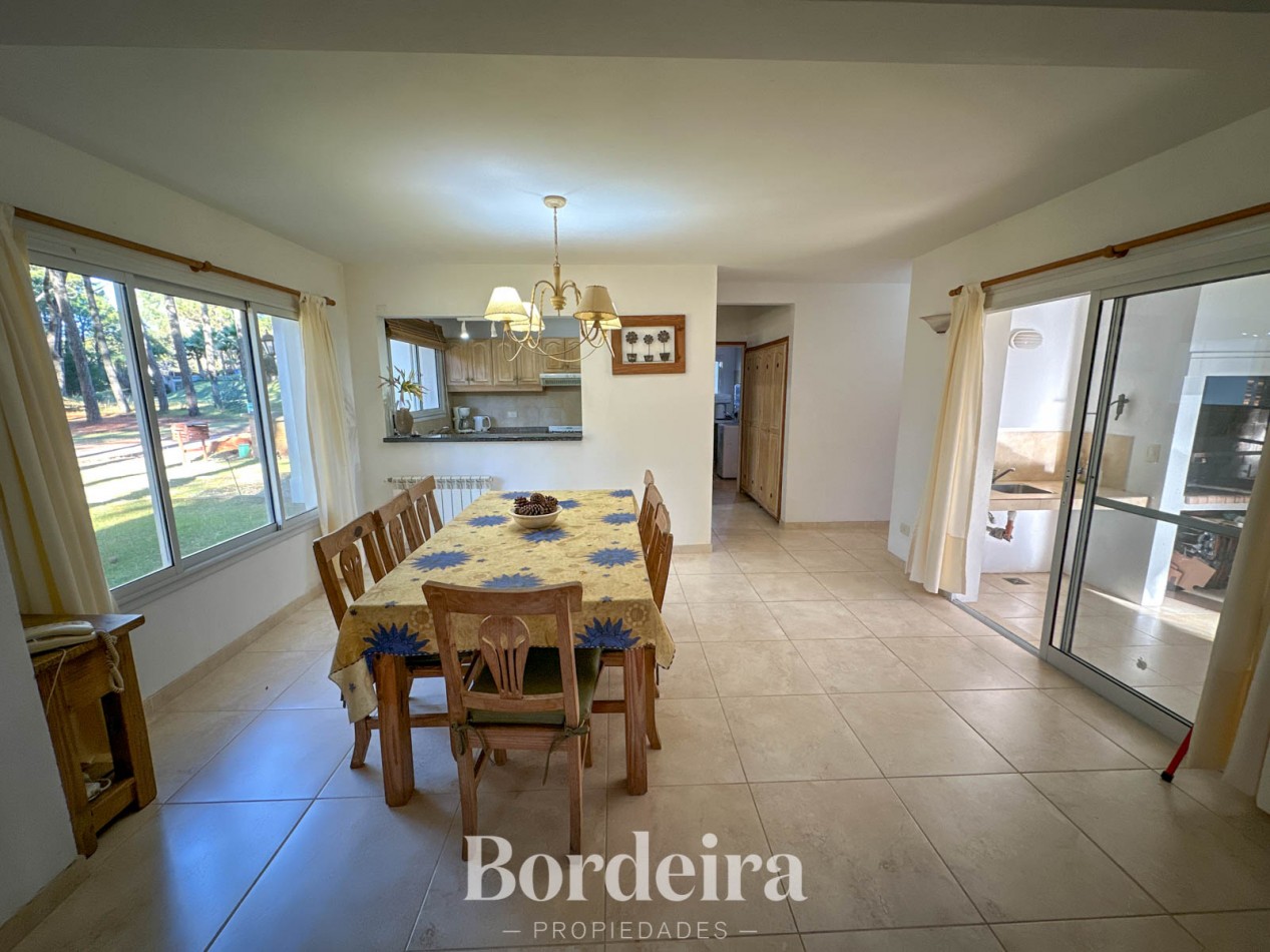 CASA EN VENTA EN PINAMAR NORTE - 3 AMBIENTES CON JARDIN, IDEAL VIVIENDA PERMANENTE