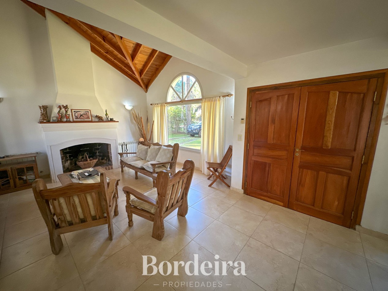 CASA EN VENTA EN PINAMAR NORTE - 3 AMBIENTES CON JARDIN, IDEAL VIVIENDA PERMANENTE