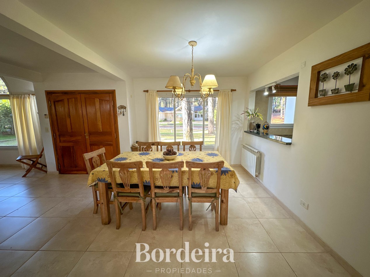 CASA EN VENTA EN PINAMAR NORTE - 3 AMBIENTES CON JARDIN, IDEAL VIVIENDA PERMANENTE