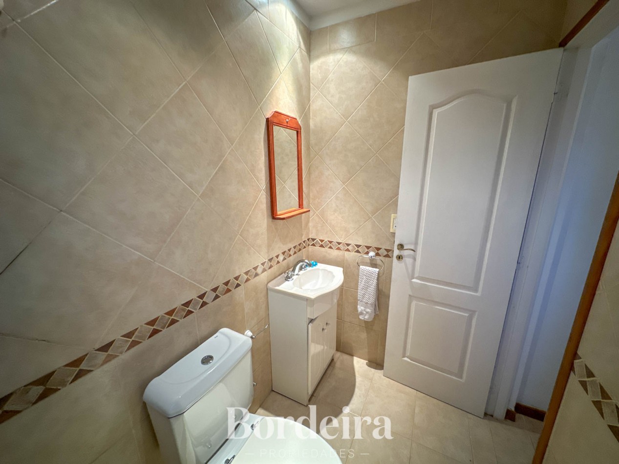 CASA EN VENTA EN PINAMAR NORTE - 3 AMBIENTES CON JARDIN, IDEAL VIVIENDA PERMANENTE