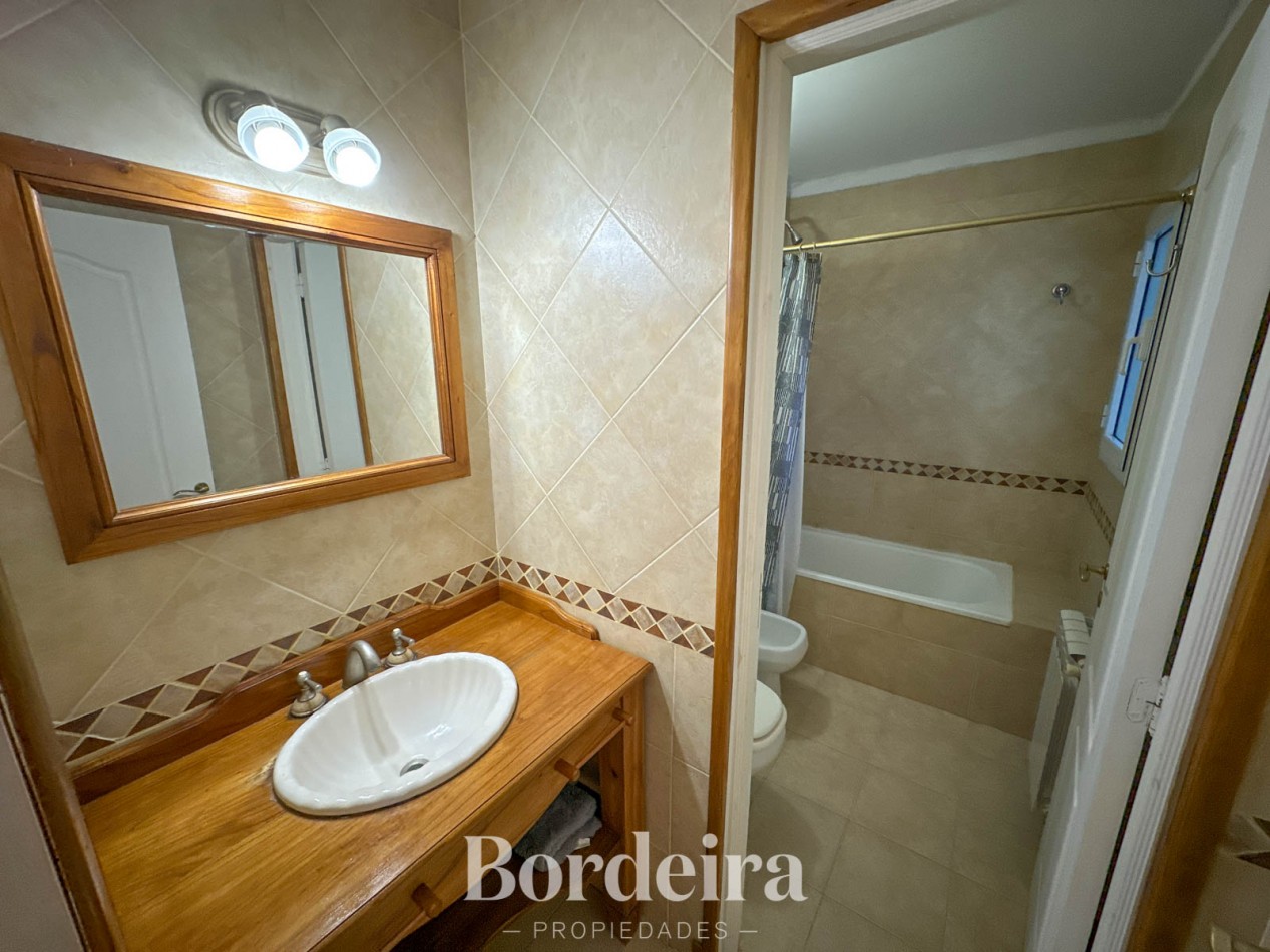 CASA EN VENTA EN PINAMAR NORTE - 3 AMBIENTES CON JARDIN, IDEAL VIVIENDA PERMANENTE