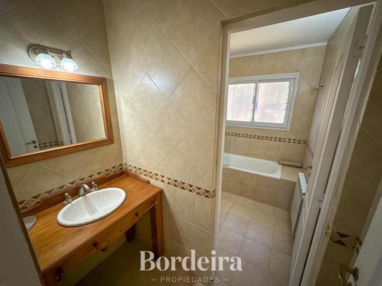 CASA EN VENTA EN PINAMAR NORTE - 3 AMBIENTES CON JARDIN, IDEAL VIVIENDA PERMANENTE