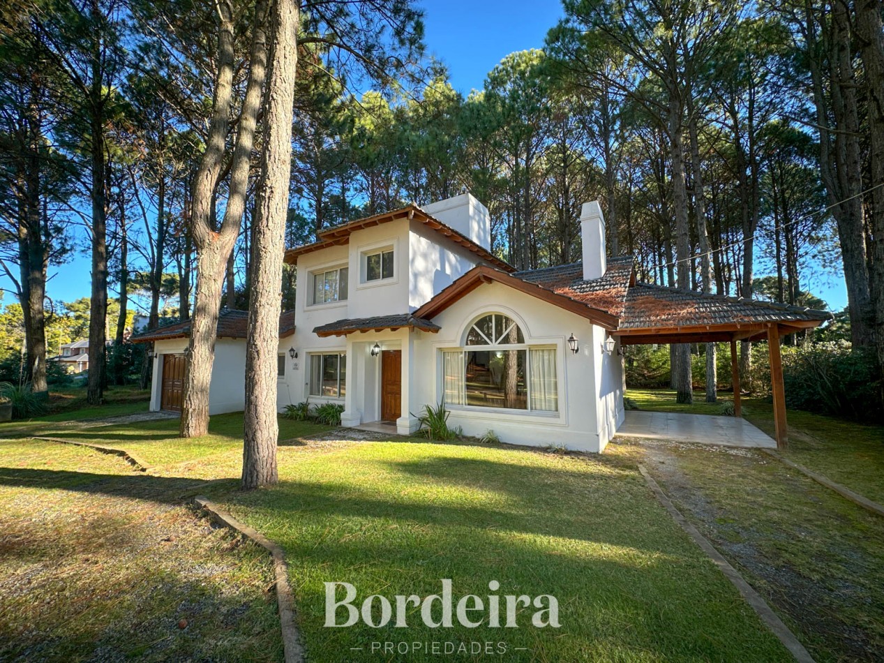 CASA EN VENTA EN PINAMAR NORTE - 3 AMBIENTES CON JARDIN, IDEAL VIVIENDA PERMANENTE