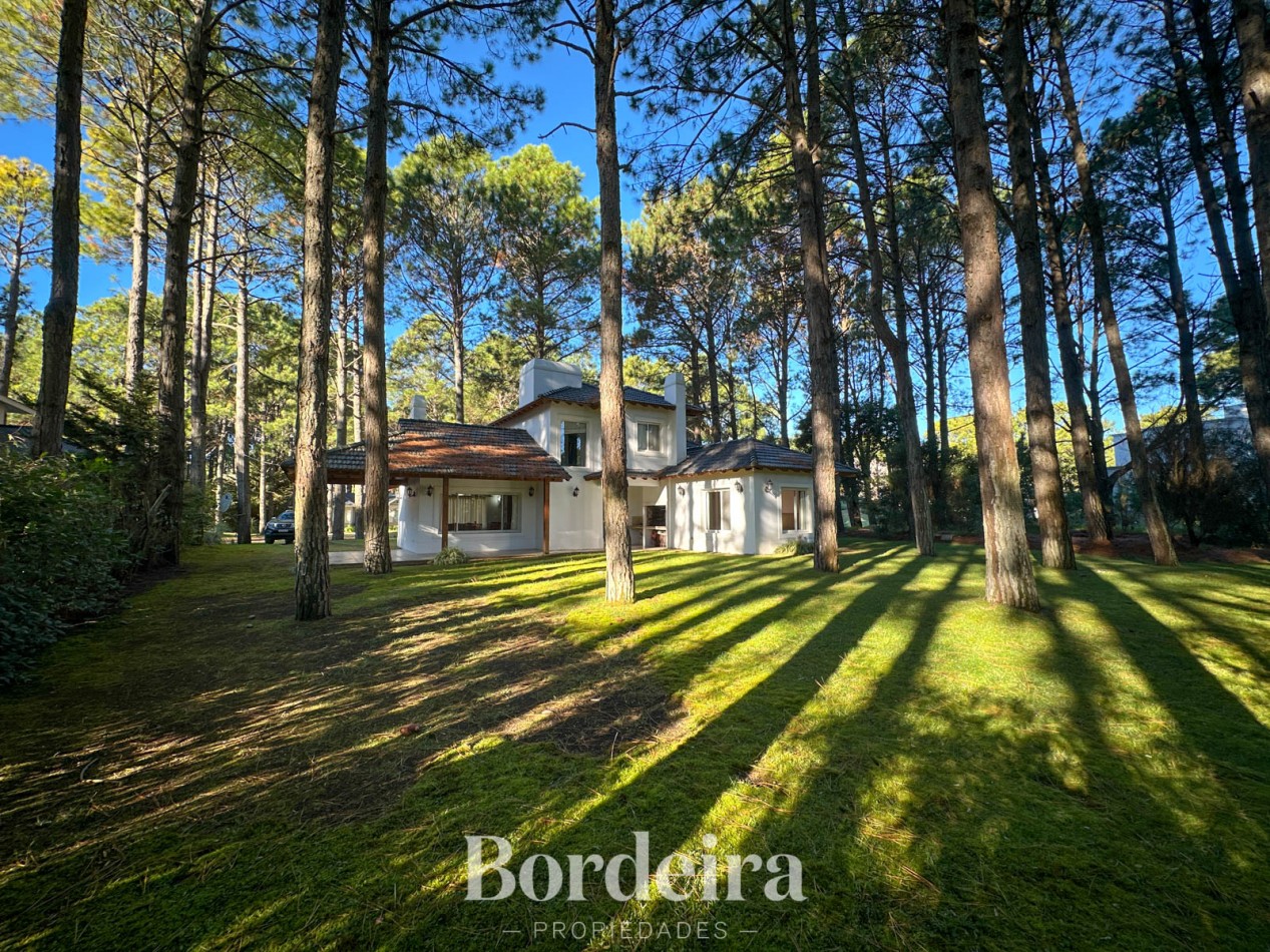 CASA EN VENTA EN PINAMAR NORTE - 3 AMBIENTES CON JARDIN, IDEAL VIVIENDA PERMANENTE