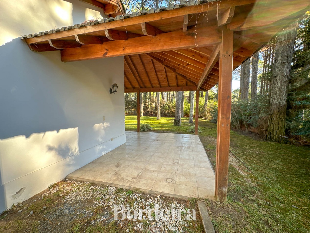 CASA EN VENTA EN PINAMAR NORTE - 3 AMBIENTES CON JARDIN, IDEAL VIVIENDA PERMANENTE