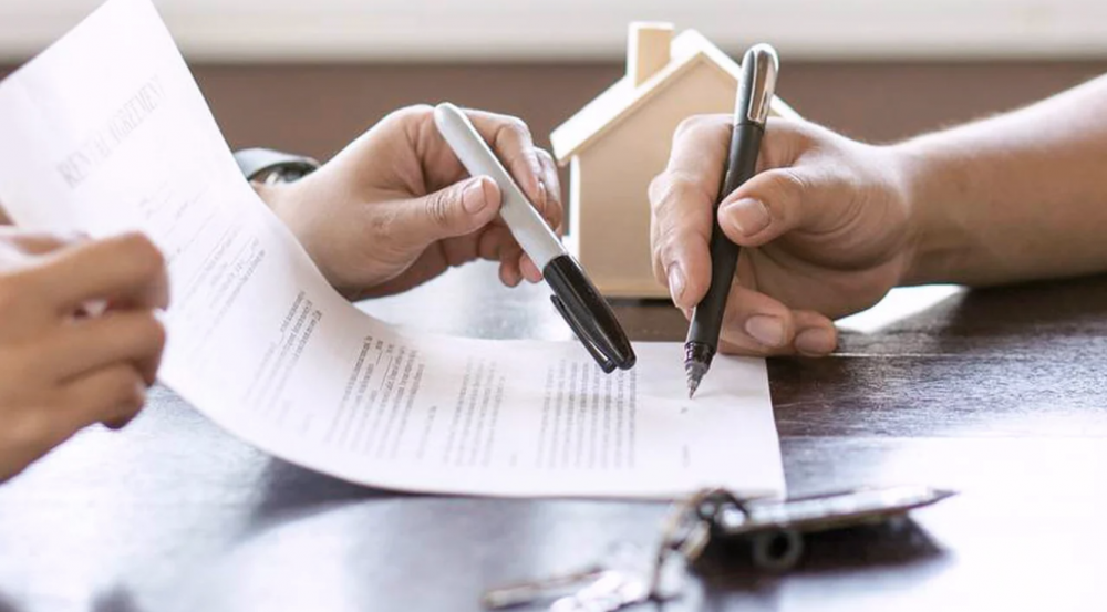 Más gente dona una propiedad en vez de dejarla en herencia: cómo funciona y cuánto cuesta