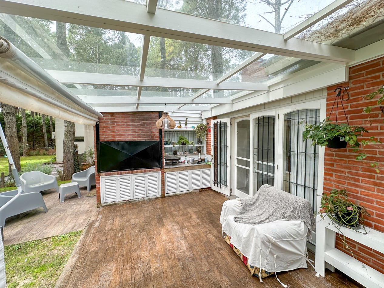 CASA EN VENTA EN PINAMAR NORTE - 5 AMBIENTES CON JARDIN, PLAYROOM Y SUITES