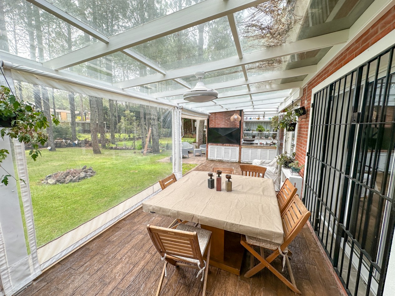 CASA EN VENTA EN PINAMAR NORTE - 5 AMBIENTES CON JARDIN, PLAYROOM Y SUITES