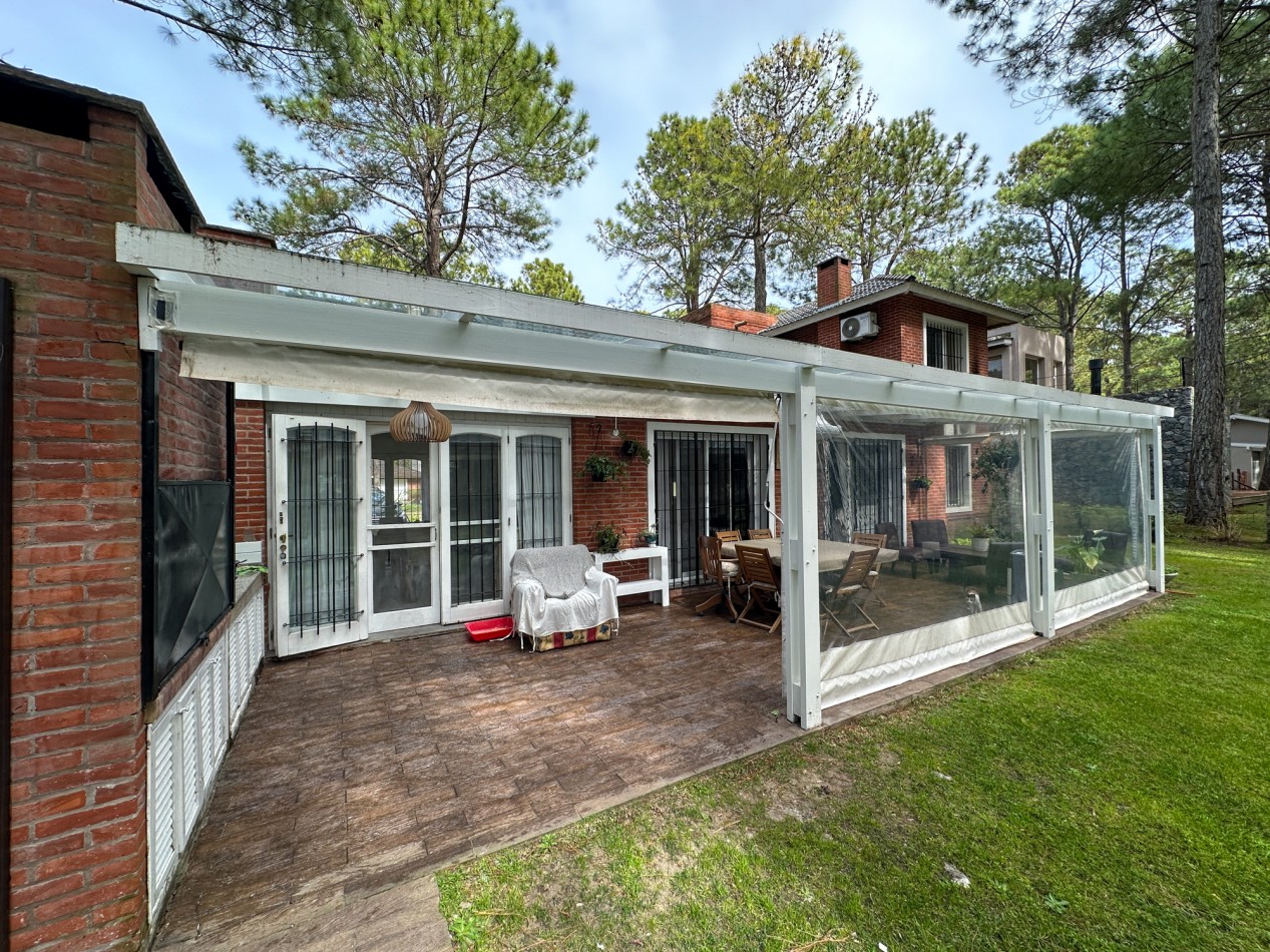 CASA EN VENTA EN PINAMAR NORTE - 5 AMBIENTES CON JARDIN, PLAYROOM Y SUITES