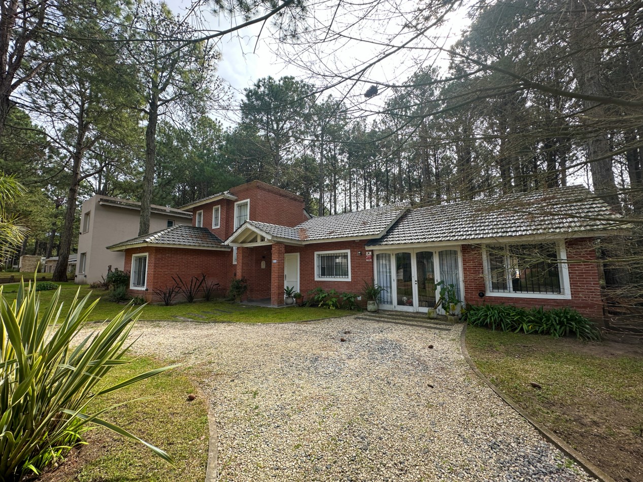 CASA EN VENTA EN PINAMAR NORTE - 5 AMBIENTES CON JARDIN, PLAYROOM Y SUITES