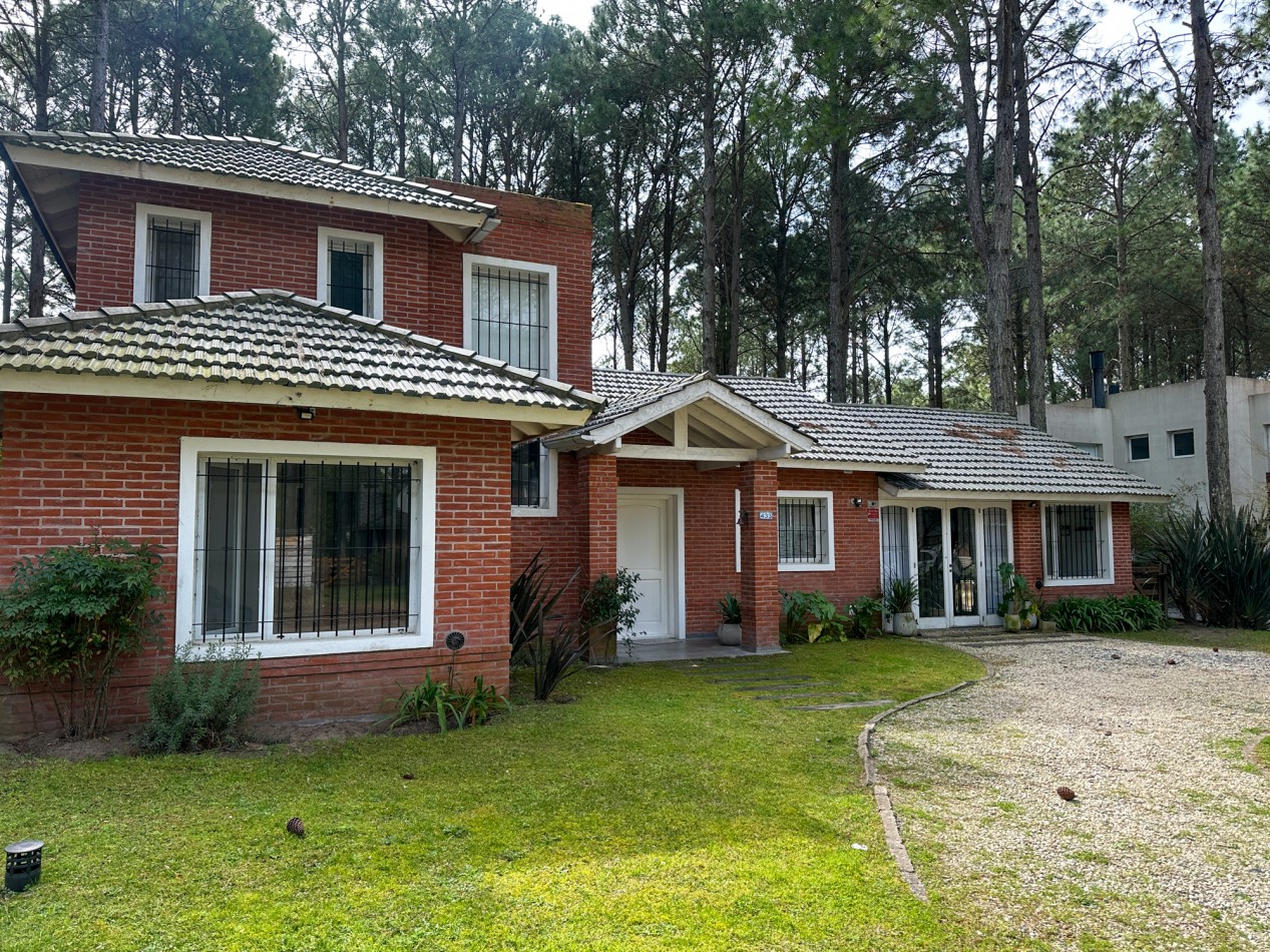 CASA EN VENTA EN PINAMAR NORTE - 5 AMBIENTES CON JARDIN, PLAYROOM Y SUITES