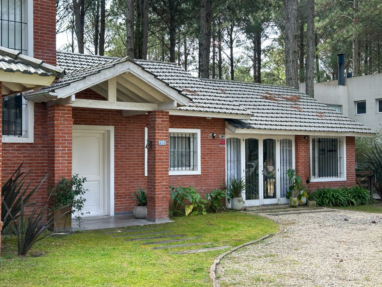 CASA EN VENTA EN PINAMAR NORTE - 5 AMBIENTES CON JARDIN, PLAYROOM Y SUITES