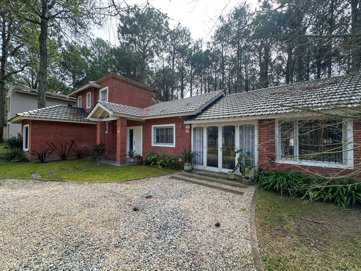 CASA EN VENTA EN PINAMAR NORTE - 5 AMBIENTES CON JARDIN, PLAYROOM Y SUITES