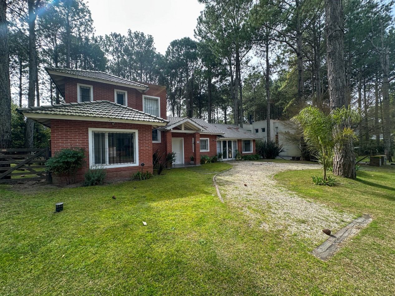 CASA EN VENTA EN PINAMAR NORTE - 5 AMBIENTES CON JARDIN, PLAYROOM Y SUITES