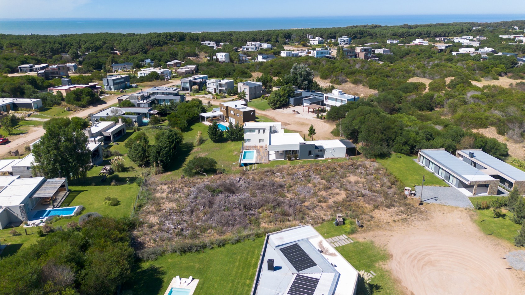 LOTE EN VENTA EN COSTA ESMERALDA - 1500 M² EN CUL-DE-SAC, LISTO PARA CONSTRUIR