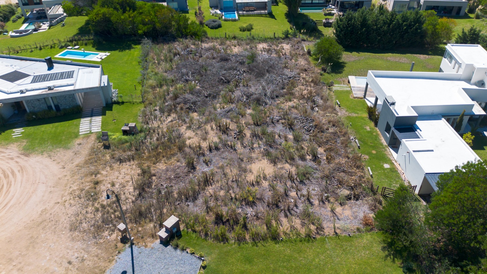 LOTE EN VENTA EN COSTA ESMERALDA - 1500 M² EN CUL-DE-SAC, LISTO PARA CONSTRUIR