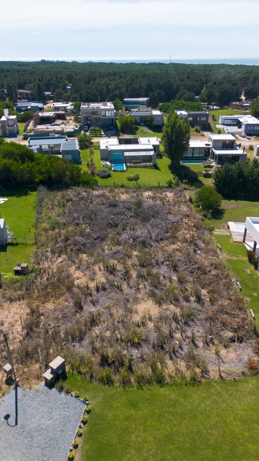 LOTE EN VENTA EN COSTA ESMERALDA - 1500 M² EN CUL-DE-SAC, LISTO PARA CONSTRUIR