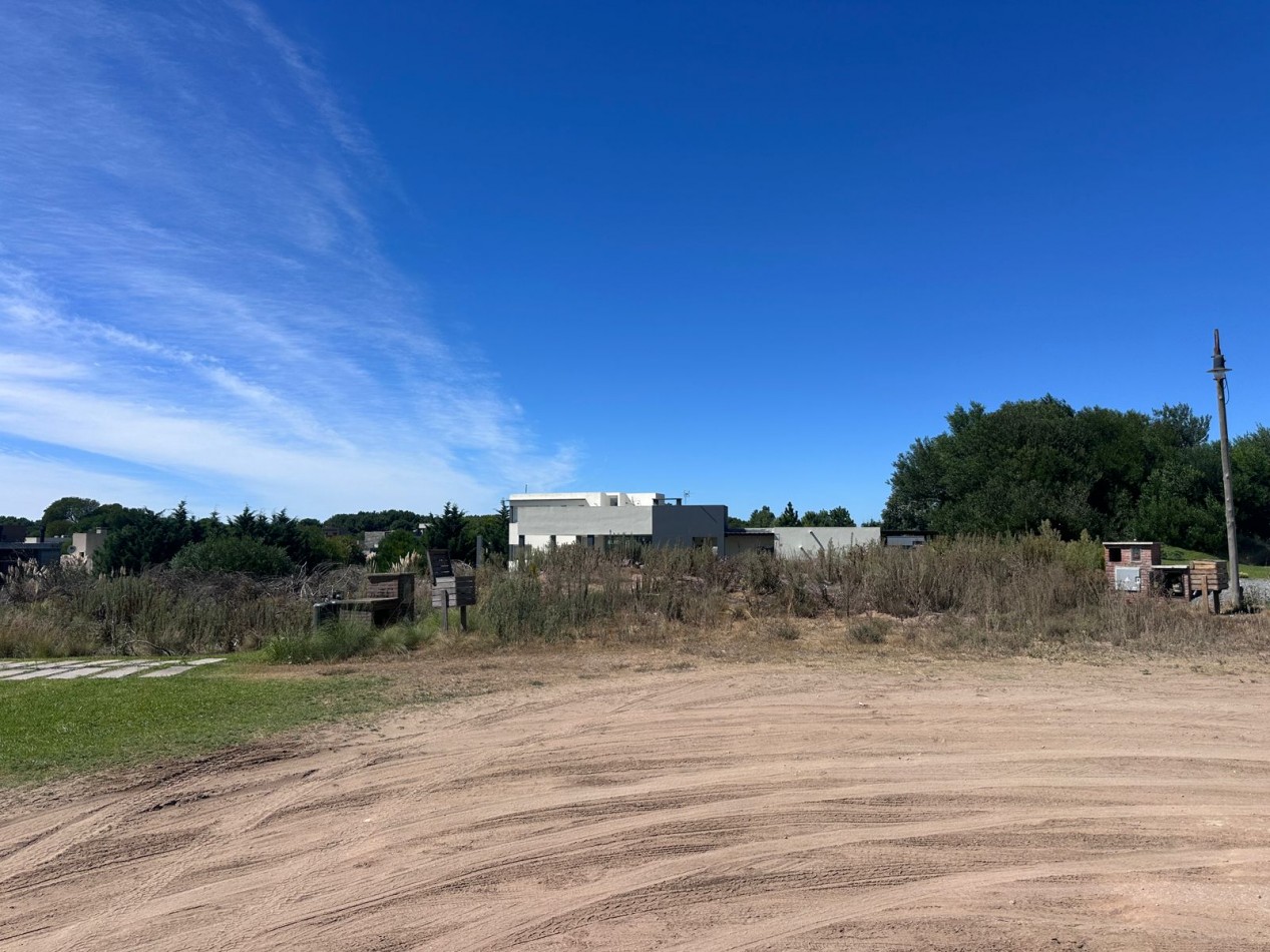 LOTE EN VENTA EN COSTA ESMERALDA - 1500 M² EN CUL-DE-SAC, LISTO PARA CONSTRUIR