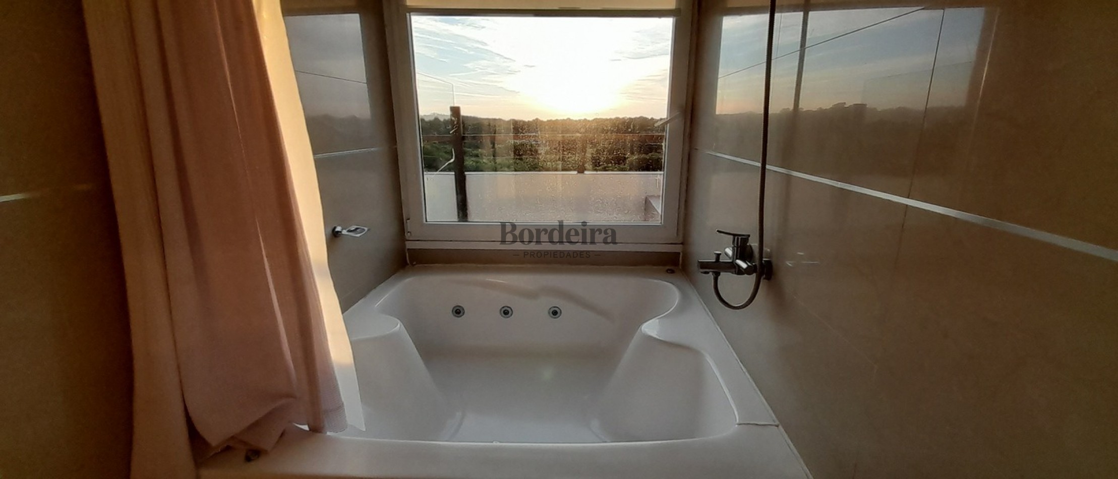 Venta Departamento Mar de las Pampas Complejo Linda Bay vista al mar