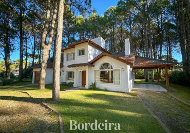 CASA EN VENTA EN PINAMAR NORTE - 3 AMBIENTES CON JARDIN, IDEAL VIVIENDA PERMANENTE